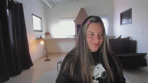 Snapshot of persefone_saira chatting on February 5, 1:00 pm Marie online show from February 5, 1:00 pm