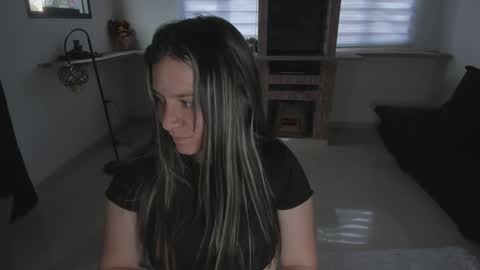 Snapshot of persefone_saira chatting on February 8, 10:19 pm Marie online show from February 8, 10:19 pm