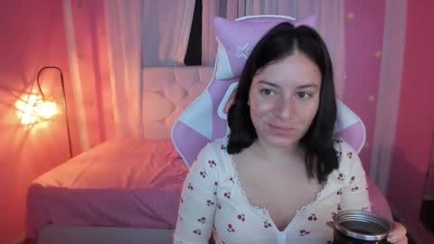 Snapshot of persefone_saira chatting on February 12, 9:15 am Marie online show from February 12, 9:15 am