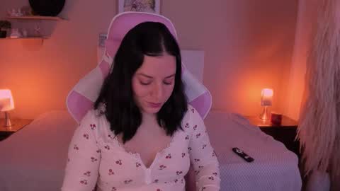 Snapshot of persefone_saira chatting on March 26, 11:27 am Marie online show from March 26, 11:27 am