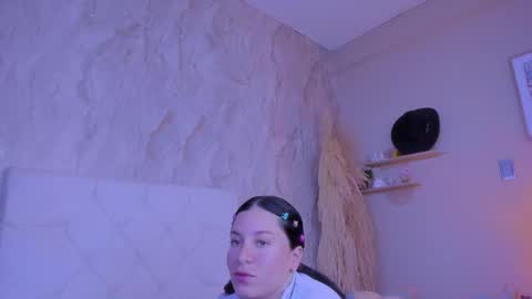 Snapshot of persefone_saira chatting on March 31, 11:32 am Marie online show from March 31, 11:32 am