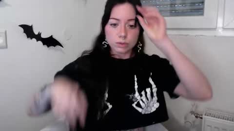 Persephone online show from November 25, 8:14 am