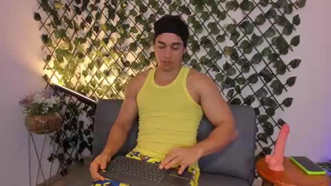 Snapshot of persy_prince chatting on September 22, 11:34 am percy online show from September 22, 11:34 am