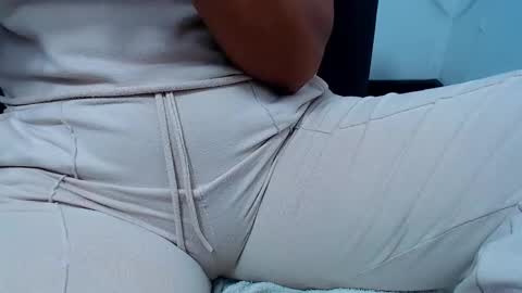 Snapshot of pervert_suseth chatting on December 10, 11:08 pm Suseth online show from December 10, 11:08 pm
