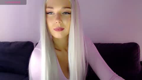 Snapshot of pervyblonde chatting on December 17, 11:28 am Isabella online show from December 17, 11:28 am