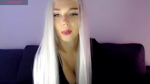 Snapshot of pervyblonde chatting on December 29, 10:23 am Isabella online show from December 29, 10:23 am