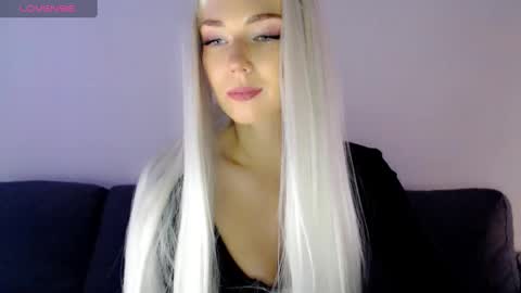 Snapshot of pervyblonde chatting on December 30, 8:43 am Isabella online show from December 30, 8:43 am