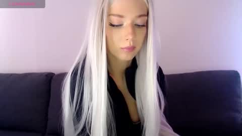 Snapshot of pervyblonde chatting on February 9, 11:14 am Isabella online show from February 9, 11:14 am