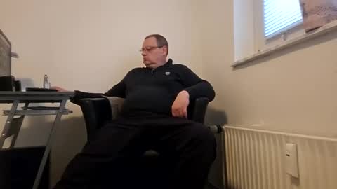 Snapshot of peter_03041976 chatting on December 9, 10:43 am peter_03041976 online show from December 9, 10:43 am