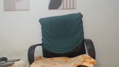 Snapshot of peter_x_annaud chatting on April 18, 11:05 pm FELIPE online show from April 18, 11:05 pm