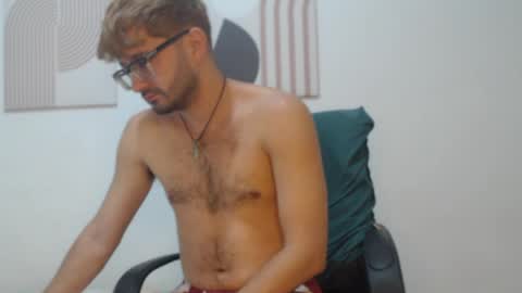 Snapshot of peter_x_annaud chatting on April 19, 11:09 am FELIPE online show from April 19, 11:09 am