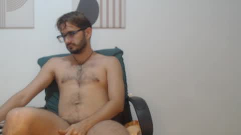 Snapshot of peter_x_annaud chatting on May 23, 11:03 am FELIPE online show from May 23, 11:03 am