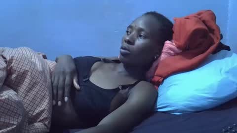 Snapshot of petite_bella21 chatting on April 11, 10:19 am petite_bella21 online show from April 11, 10:19 am