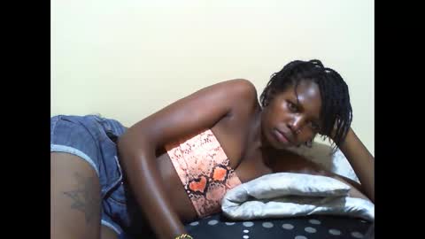 Snapshot of petite_bunni chatting on April 29, 6:14 pm petite_bunni online show from April 29, 6:14 pm