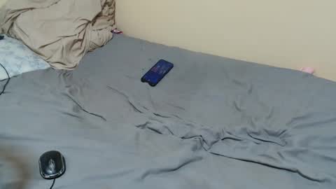 Snapshot of petite_bunni chatting on June 5, 6:52 am petite_bunni online show from June 5, 6:52 am