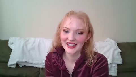 Snapshot of petite_cupcake chatting on January 28, 7:00 pm Little cupcake online show from January 28, 7:00 pm