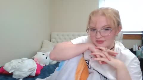 Snapshot of petite_cupcake chatting on February 20, 10:48 pm Little cupcake online show from February 20, 10:48 pm