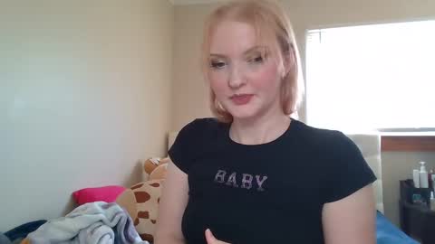 Snapshot of petite_cupcake chatting on February 21, 10:26 pm Little cupcake online show from February 21, 10:26 pm