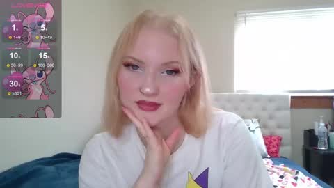Snapshot of petite_cupcake chatting on February 26, 5:07 pm Little cupcake online show from February 26, 5:07 pm