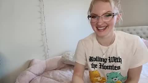 Little cupcake online show from April 21, 4:12 pm