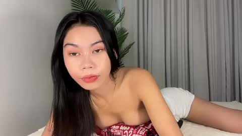 Snapshot of petite_kaye chatting on June 18, 4:13 am petite_kaye online show from June 18, 4:13 am