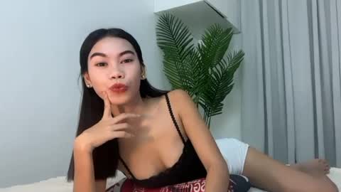 Snapshot of petite_kaye chatting on June 23, 4:10 am petite_kaye online show from June 23, 4:10 am