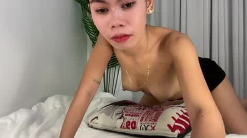Snapshot of petite_kaye chatting on July 15, 4:40 am petite_kaye online show from July 15, 4:40 am