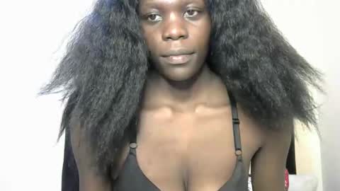 Snapshot of petite_lavi2 chatting on February 5, 5:20 pm petite_lavi2 online show from February 5, 5:20 pm