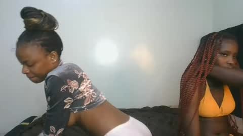 Snapshot of petite_luxe1 chatting on July 28, 7:39 pm Luxe online show from July 28, 7:39 pm