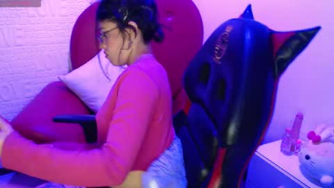 Snapshot of petite_melodyy chatting on March 19, 2:21 pm Melody online show from March 19, 2:21 pm