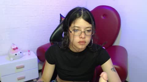 Snapshot of petite_melodyy chatting on March 20, 2:33 pm Melody online show from March 20, 2:33 pm