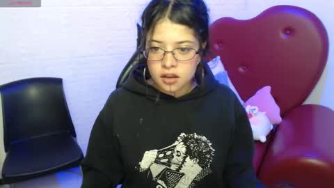 Snapshot of petite_melodyy chatting on March 25, 2:34 pm Melody online show from March 25, 2:34 pm