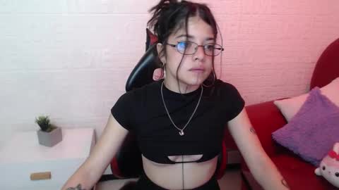 Snapshot of petite_melodyy chatting on March 26, 2:44 pm Melody online show from March 26, 2:44 pm