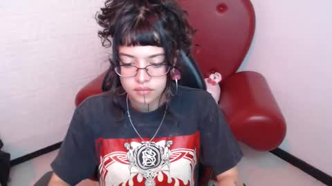 Snapshot of petite_melodyy chatting on March 28, 3:22 pm Melody online show from March 28, 3:22 pm