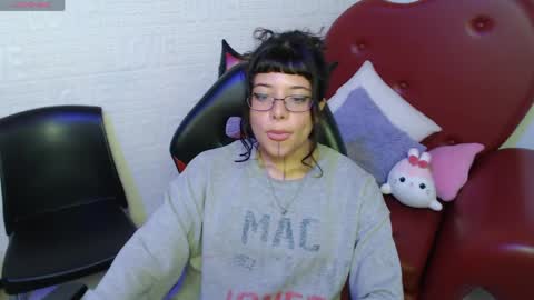 Snapshot of petite_melodyy chatting on March 30, 3:02 pm Melody online show from March 30, 3:02 pm