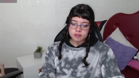 Snapshot of petite_melodyy chatting on March 31, 2:50 pm Melody online show from March 31, 2:50 pm