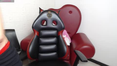 Snapshot of petite_melodyy chatting on April 1, 2:58 pm Melody online show from April 1, 2:58 pm