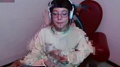 Snapshot of petite_melodyy chatting on April 4, 3:20 pm Melody online show from April 4, 3:20 pm