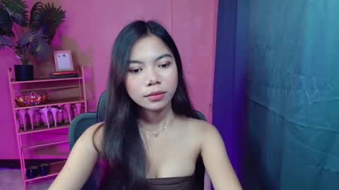 Snapshot of petite_novy chatting on March 4, 8:24 am Novy online show from March 4, 8:24 am