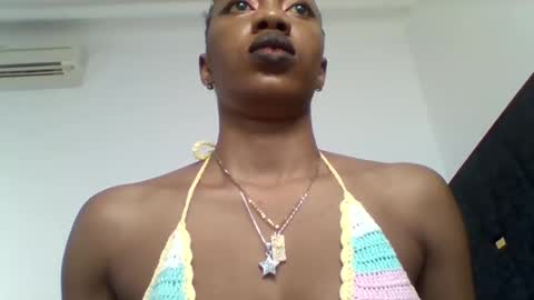 Snapshot of petite_princes chatting on December 5, 8:55 am petite_princes online show from December 5, 8:55 am
