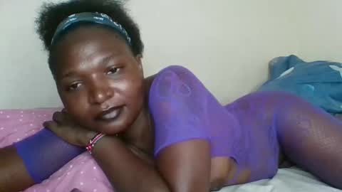 petite_shan online show from February 4, 7:09 pm