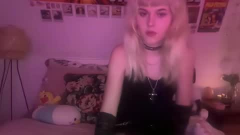 Snapshot of petitecrystals chatting on October 15, 8:20 pm Crystal online show from October 15, 8:20 pm