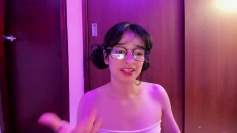 Snapshot of petitee_lunna chatting on December 30, 5:04 am Lunna online show from December 30, 5:04 am