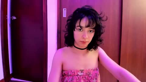 Snapshot of petitee_lunna chatting on March 8, 1:17 am Lunna online show from March 8, 1:17 am