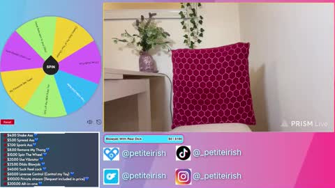 Snapshot of petiteirish_ chatting on March 20, 8:14 pm Petite Irish online show from March 20, 8:14 pm