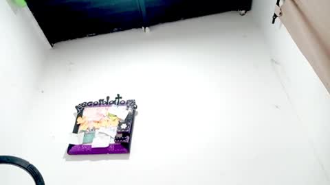 danna online show from November 10, 4:00 am