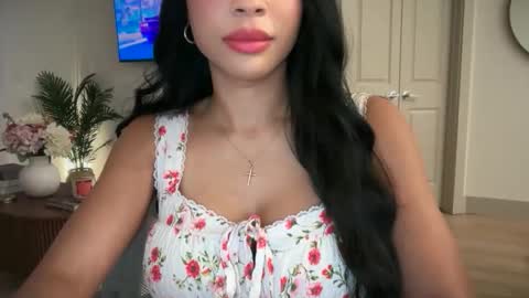 PetitePrincess online show from June 6, 1:32 am