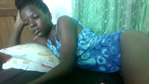 petitesweetchiq online show from September 24, 9:45 am