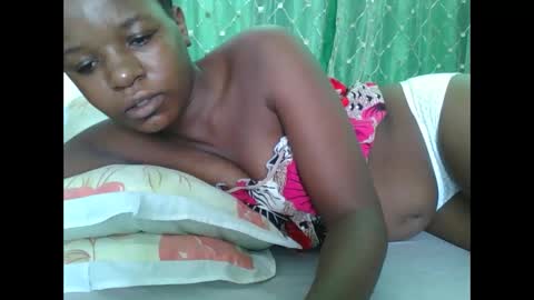 petitesweetchiq online show from March 20, 7:02 am