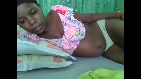 petitesweetchiq online show from March 22, 8:29 am